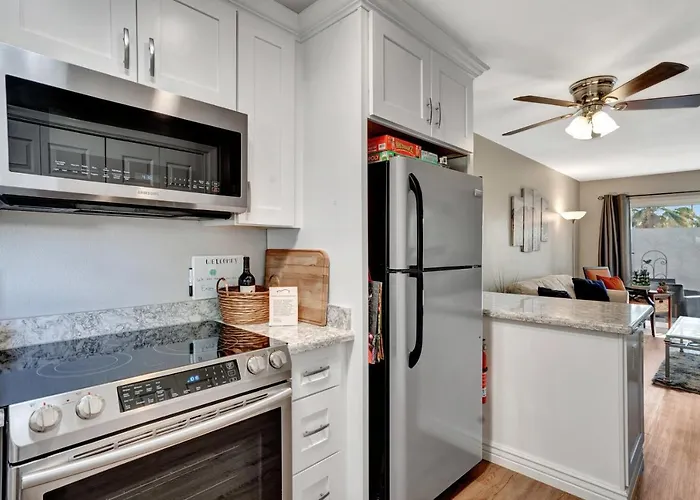 Renovated Quiet Single-story, Minutes To Old Town, Pool Outside The Door