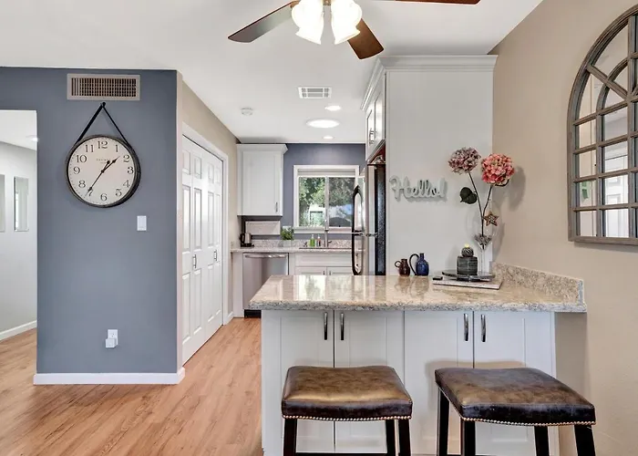 Renovated Quiet Single-story, Minutes To Old Town, Pool Outside The Door *