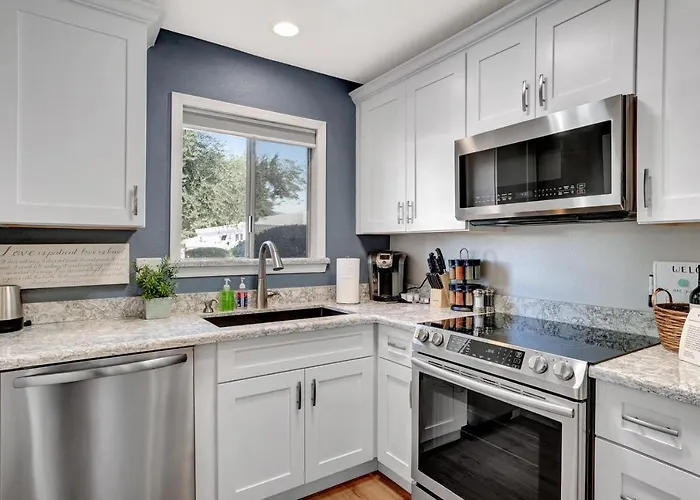 Apartment Renovated Quiet Single-story, Minutes To Old Town, Pool Outside The Door Scottsdale