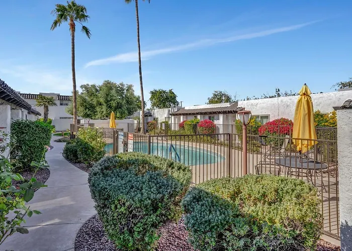 Renovated Quiet Single-story, Minutes To Old Town, Pool Outside The Door Apartment