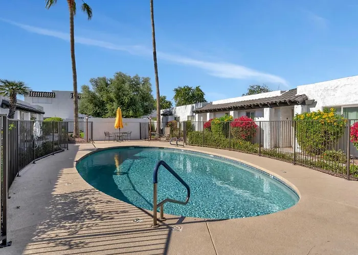 Apartment Renovated Quiet Single-story, Minutes To Old Town, Pool Outside The Door *